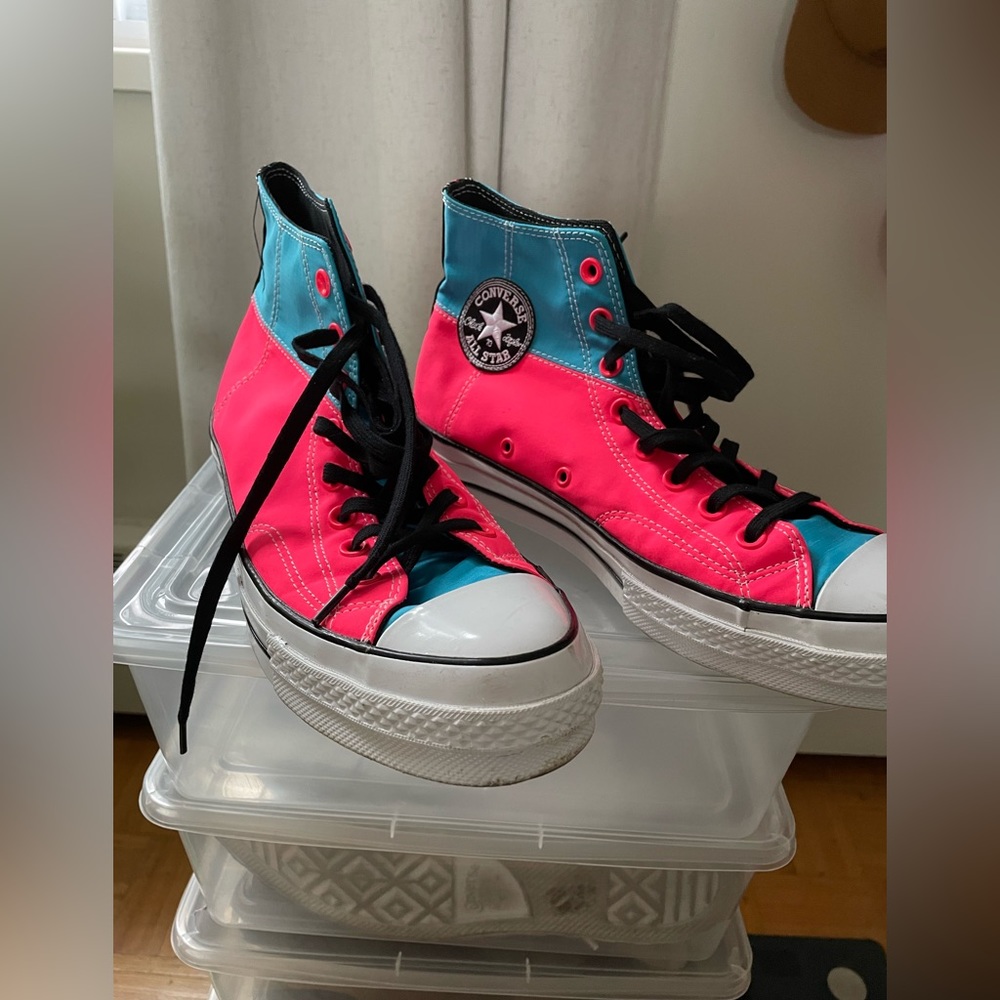 Neon Converse Chuck 70.